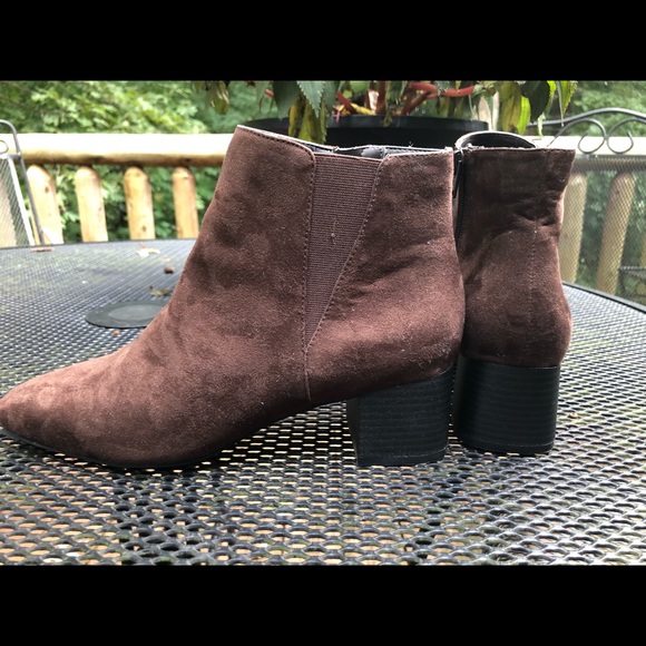 NWOT, Kelly & Katie Brown Suede Boots- Size 8 - Picture 10 of 16